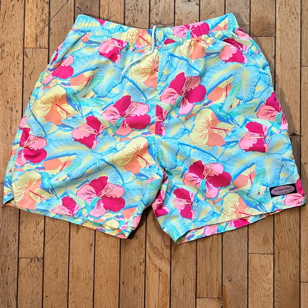 Vineyard vines swimming trunks size M